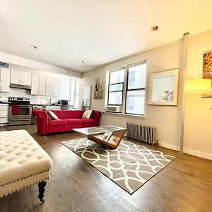 Homestay Beautiful In Newly Renovated Apt, New York